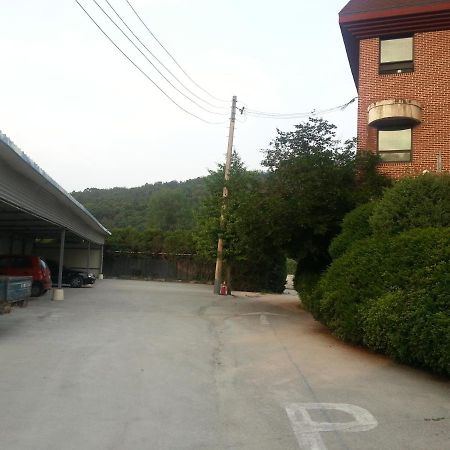 Feel Motel Пхочхон Экстерьер фото