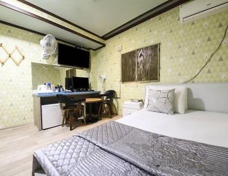 Feel Motel Пхочхон Экстерьер фото