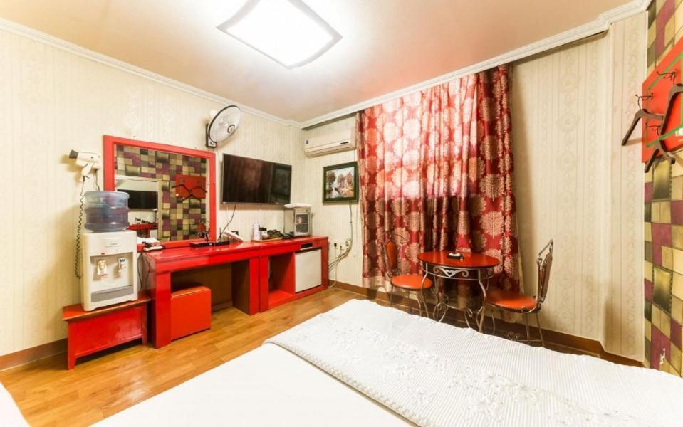 Feel Motel Пхочхон Экстерьер фото