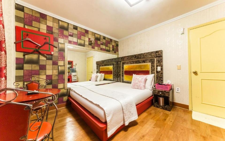Feel Motel Пхочхон Экстерьер фото