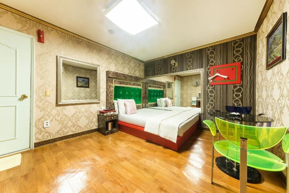 Feel Motel Пхочхон Экстерьер фото
