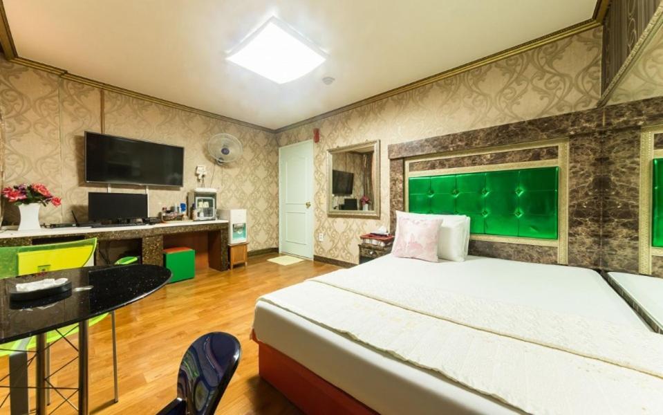 Feel Motel Пхочхон Экстерьер фото